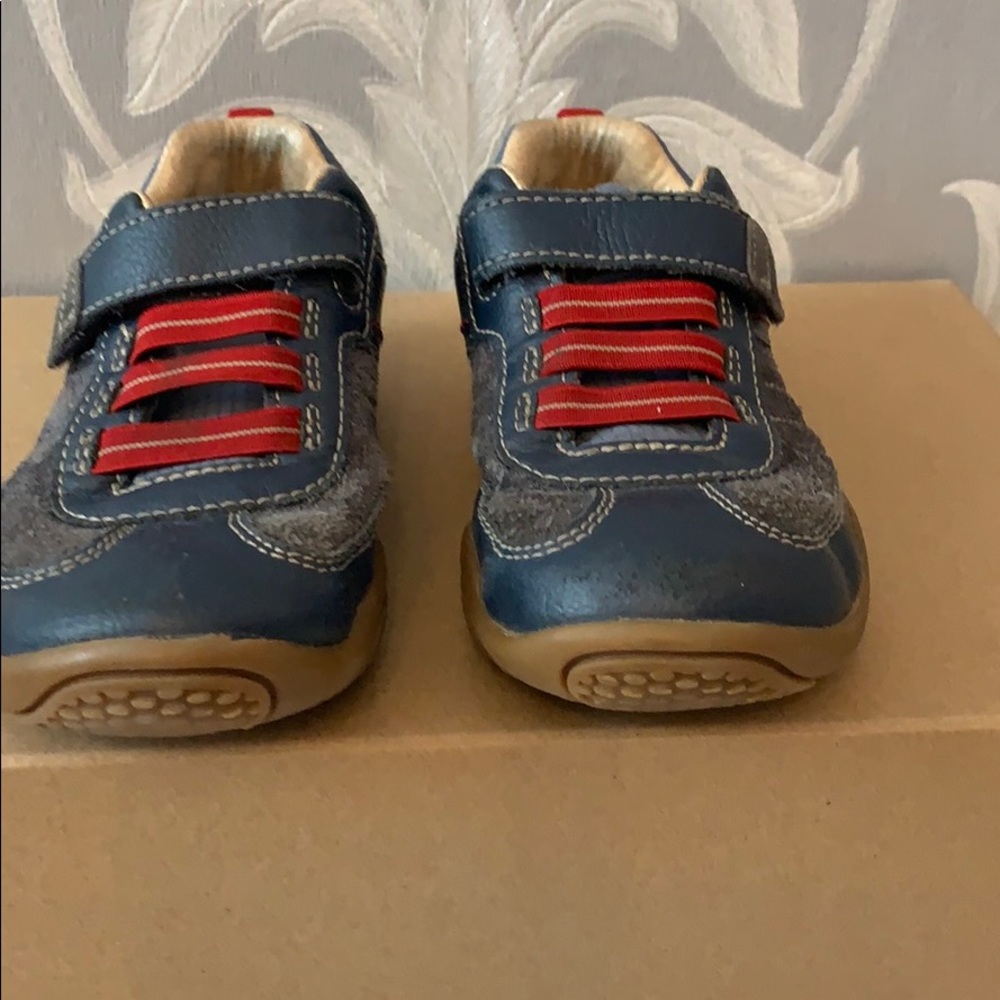 Stride rite kids shoe